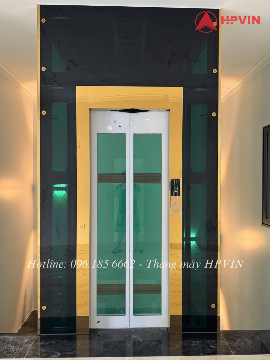 Mẫu mặt tiền thang máy đẹp sử dụng kính và inox